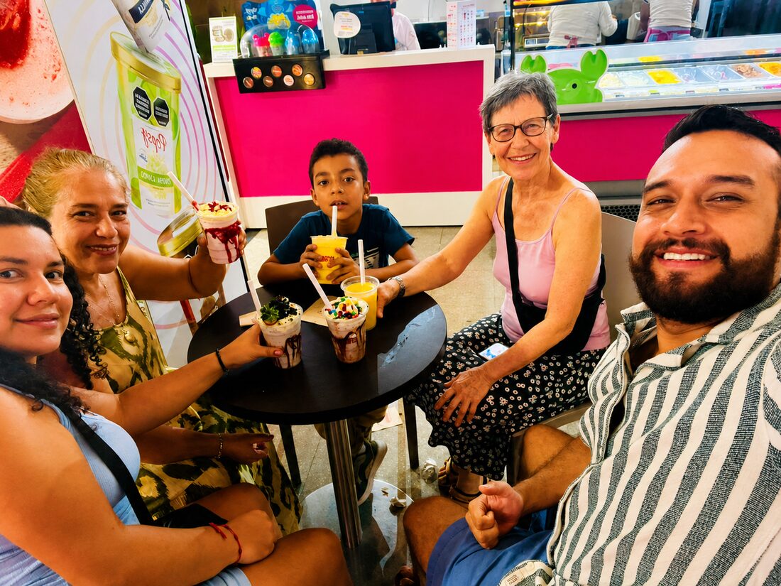 Salida cotidiana en familia por la ciudad